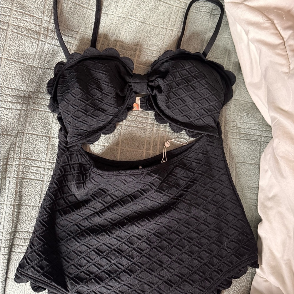 Cupshe Black Scalloped One Piece Swimsuit